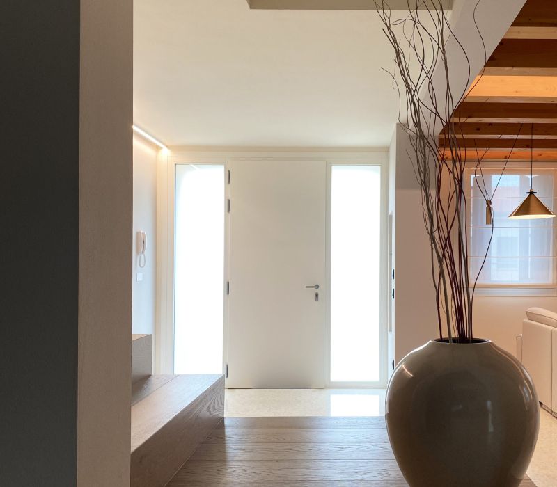 wp-content/uploads/2026/06/8-ingresso-interno-portoncino-w2-vetratejpg-scaled.jpg