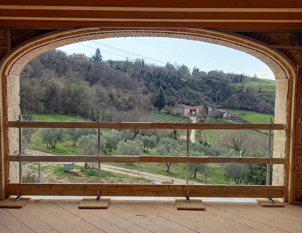 Veduta panoramica da un cantiere Archimede con predisposizione per infissi ad arco ad alte prestazioni